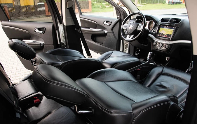 Fiat Freemont cena 48900 przebieg: 205000, rok produkcji 2015 z Nowy Sącz małe 781